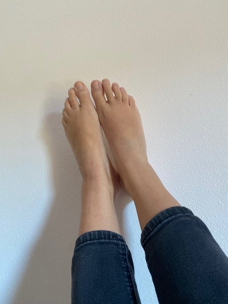 FeetFragolina pornstar adult pic
