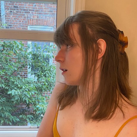 Lucy Ferais beautiful model img