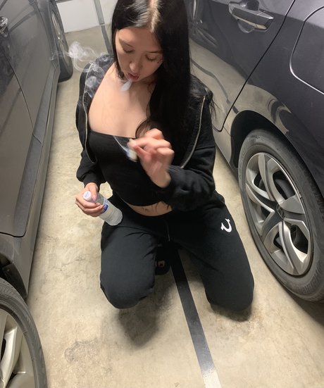 snow bunni_ adult model picture