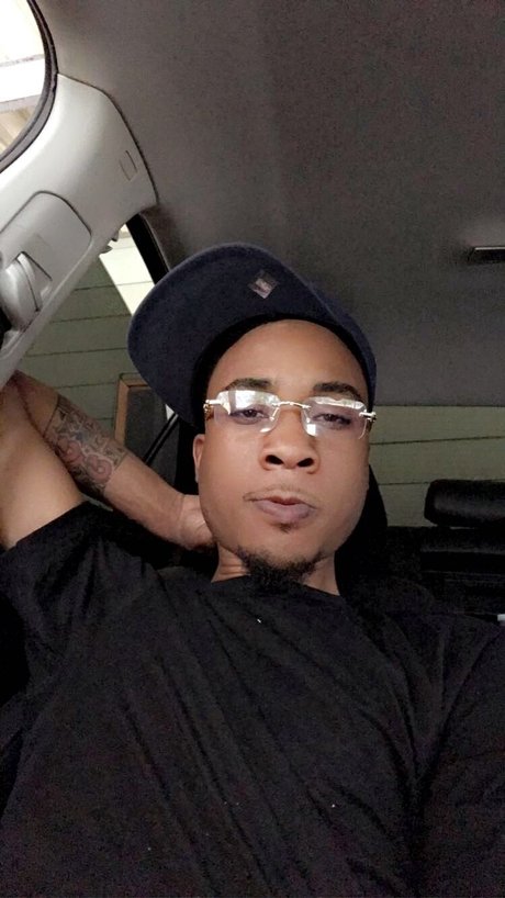 LaFrmDa3 star pornographic image