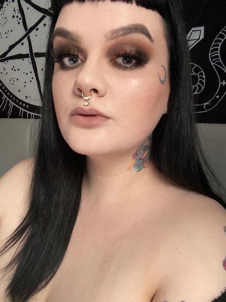 SOF A THE AMAZON star nude gallery