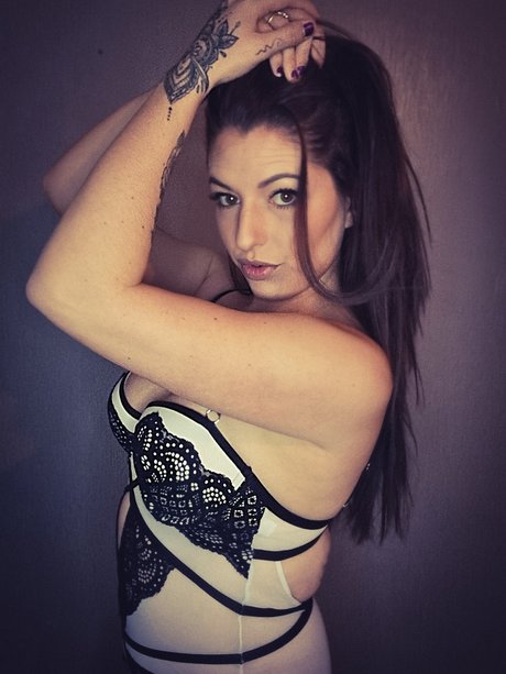 Katie Lou_ model adult pics