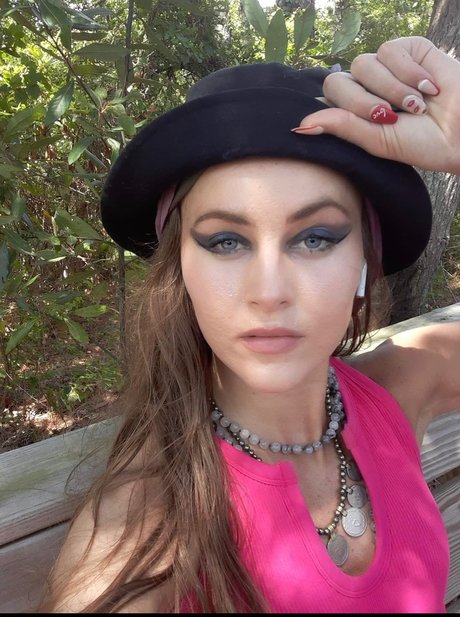 Marisa Chlo_ hot actress images