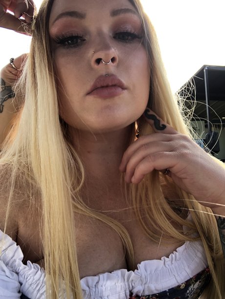 GingerPawz erotic model photos