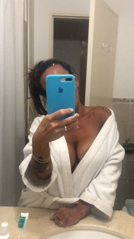 Hot Mom star exclusive img