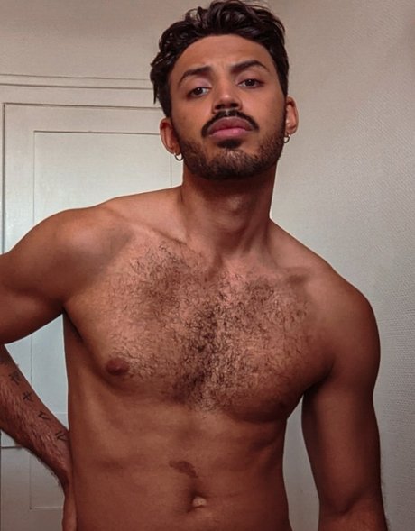 Ezra Roman model beautiful picture