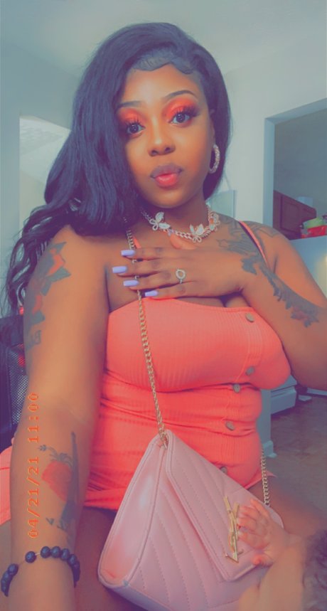 Fii Chii sexy pornstar photos