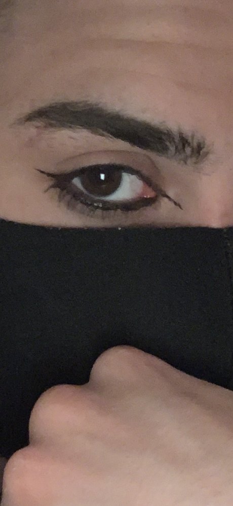 Half Dead exclusive actress picture