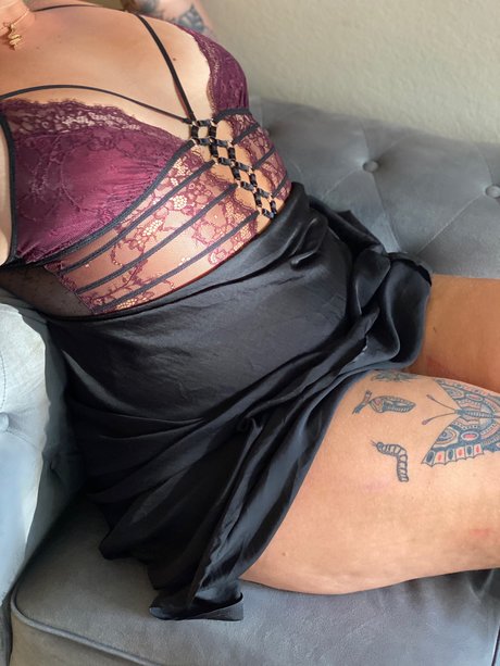 Bay Bee art model archive