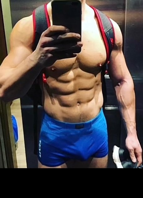 XXLBeastm erotic model pic