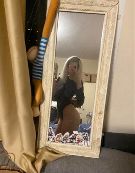 Athena Cosplay pretty actress pics