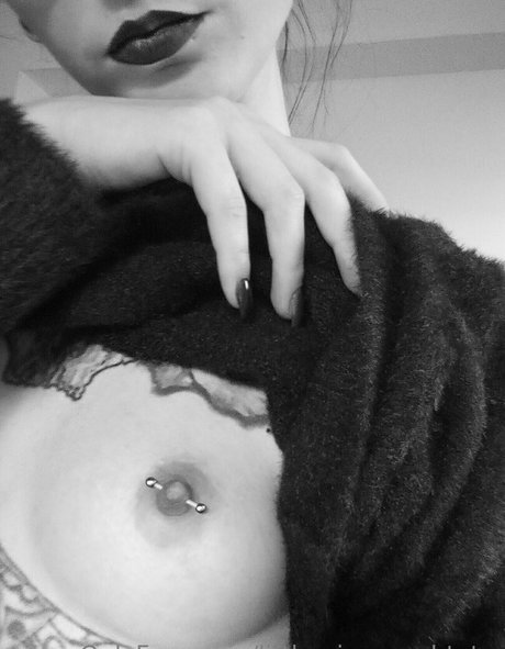 littlemissnaughtytw model top pictures