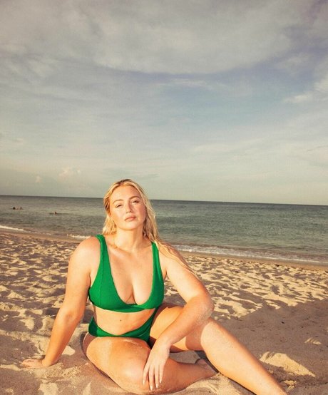 Iskra Lawrence star free photo