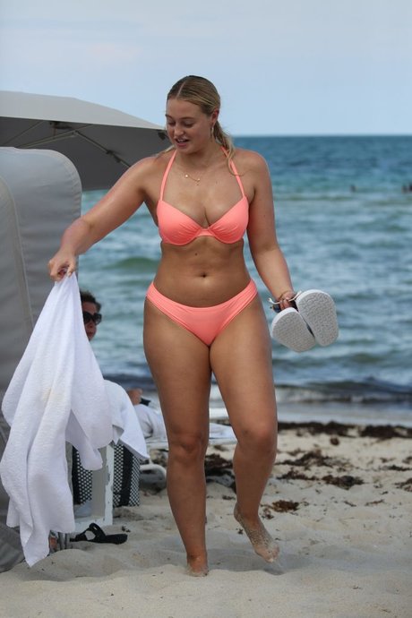 Iskra Lawrence star hd pic