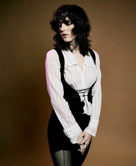 Jasmine van den Bogaerde model perfect picture