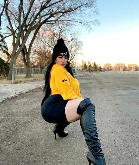 Lily Le top star images