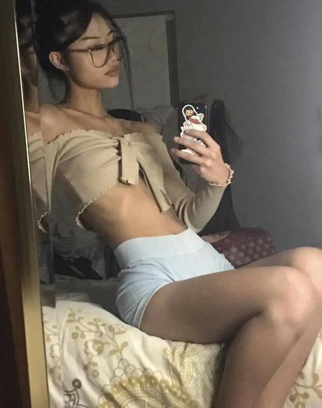 Foreign bich model erotic image