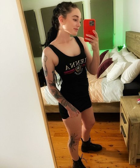 Skye Sharp star sexy pic