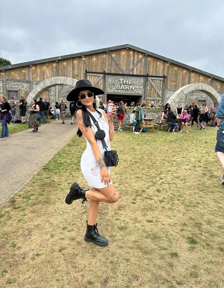 That Couple model high quality image