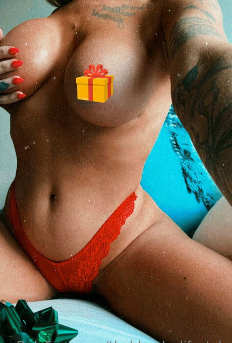 theblondeslife pretty actress photo