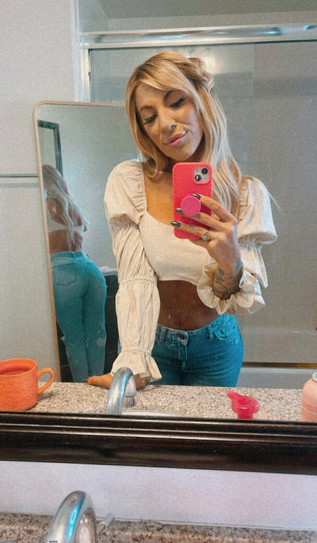 theblondeslife nude actress gallery