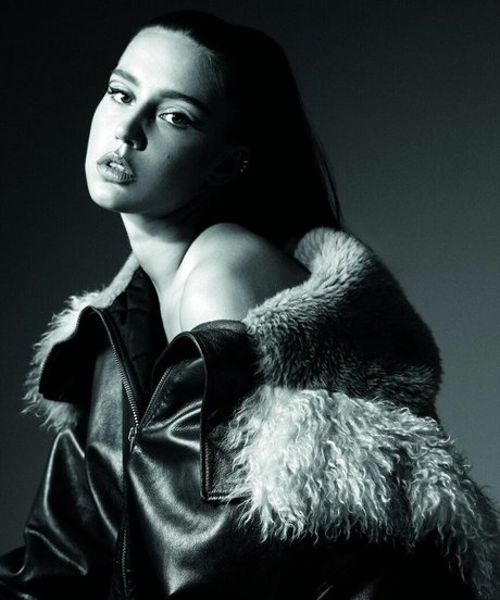 Adele Exarchopoulos adult model image