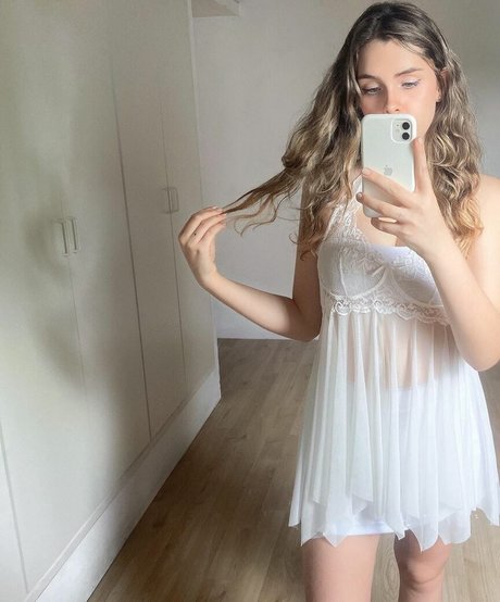 Olivia Herdt exclusive model img