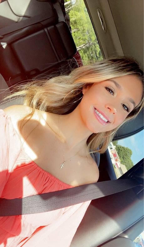 IsaMeccia actress pictures