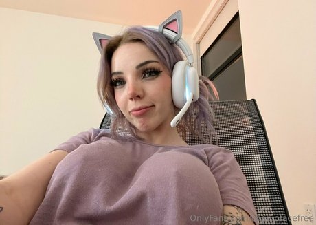 charliofacefree model naked image