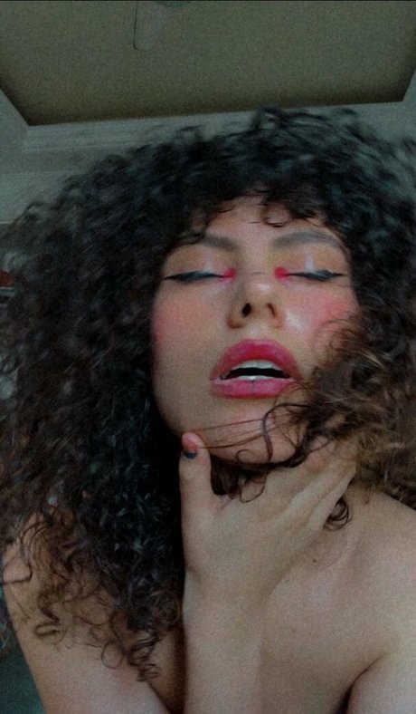 athaiss pornstar top photo