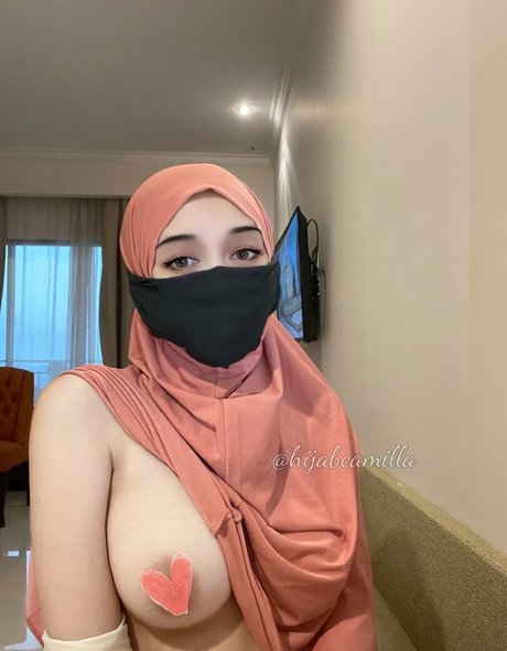 Hijab Camilla star adult image