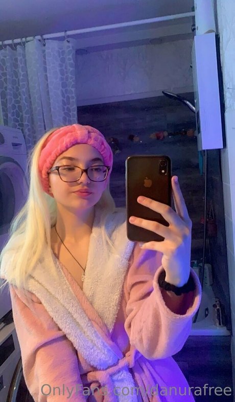 sweetdanura pornstar photo