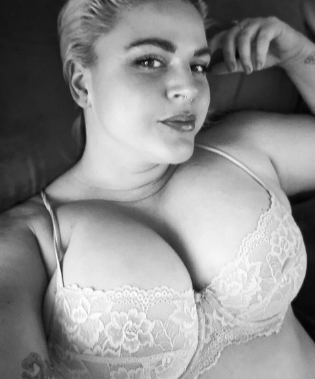 Rawlyssa model picture