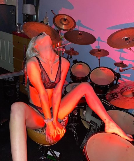 Mercy Wight sexy actress pic