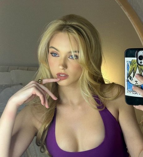 Chloe Rose Robertson star nudes pictures