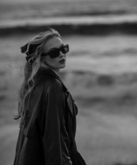 Chloe Rose Robertson hot model pic