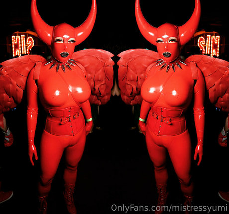 mistressyumi Profile pic