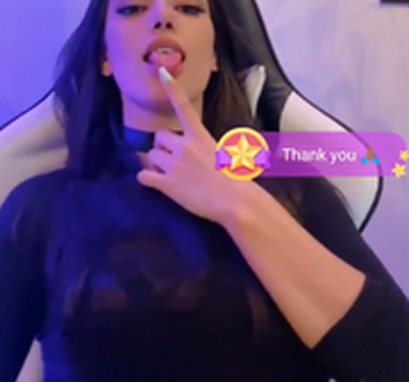 Pamm Bigo sexy star photo