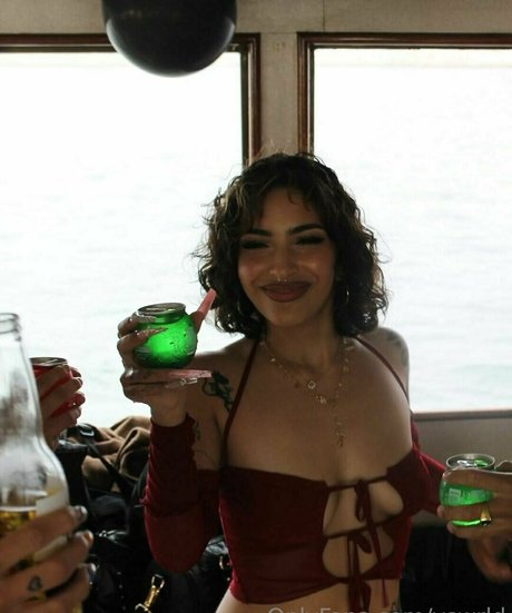 Vswrld star free photo