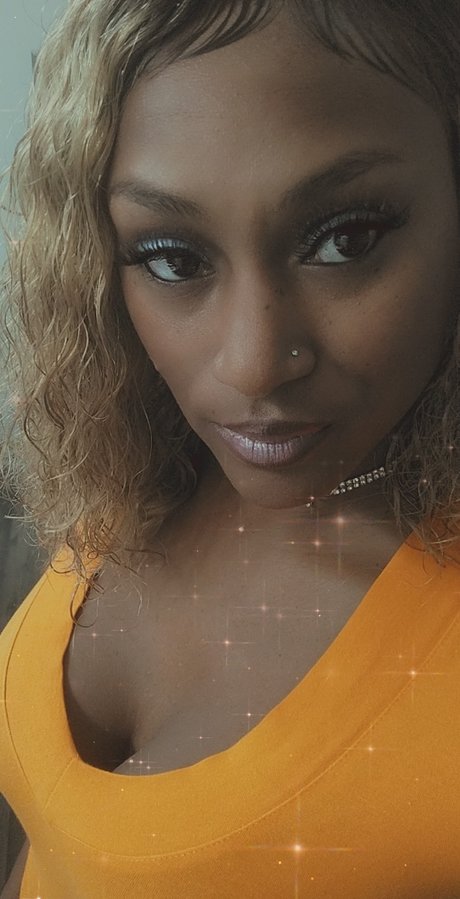 Lula May hot model pic