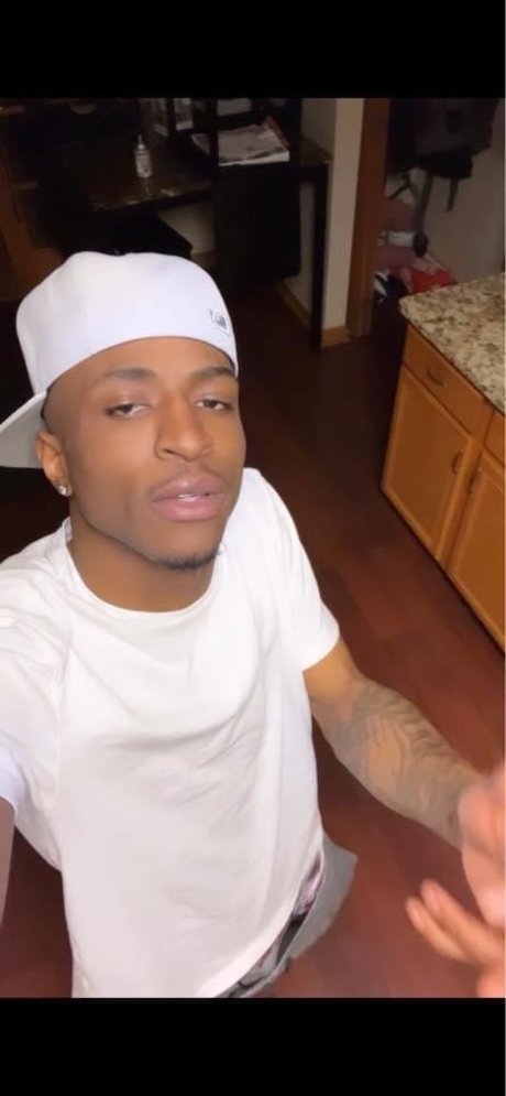 Mojo YFS erotic actress img