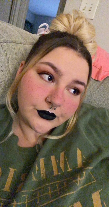 LuxxyLacy star top img