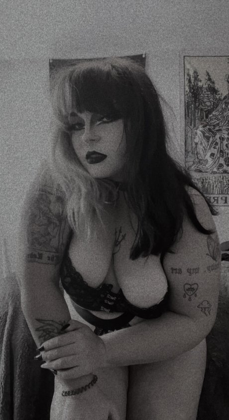 mara ur thicc goth gf pornstar hot pictures