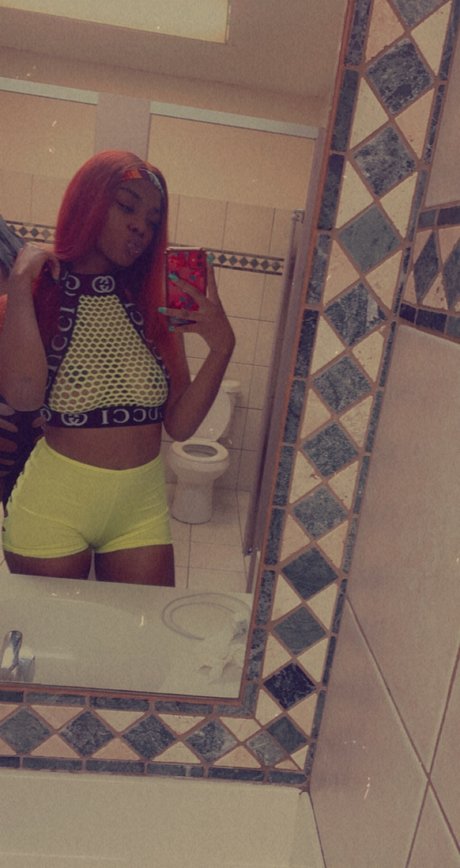 Ladyybrii art star photos