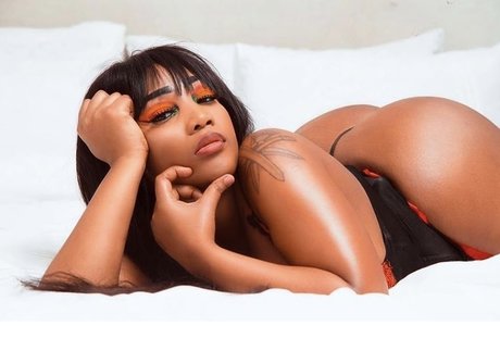 Coco Berries model pretty pic