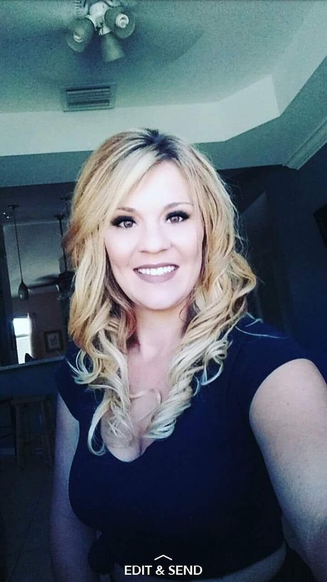 LOLO model erotic archive