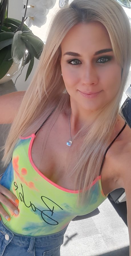 Naomi Zarane pornstar sex photos