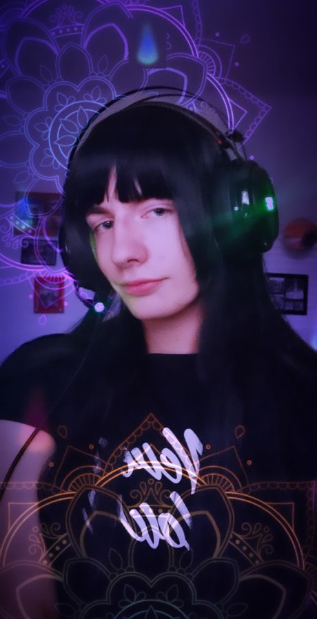 WeirdoTrapo pornstar erotic pics