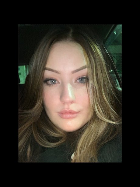 XOnlyPenelope sex model picture