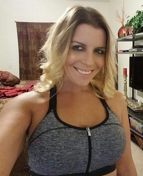 Maven Locke exclusive pornstar pictures